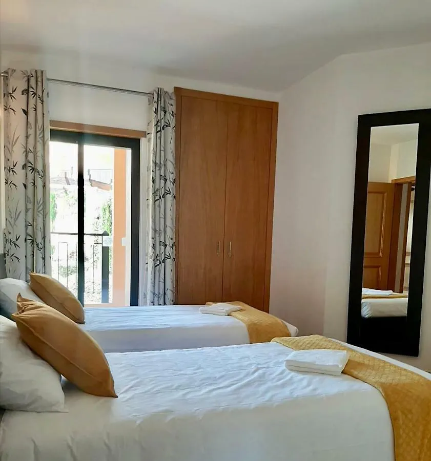 2 Bedroom Apartment - Praia Da Luz 0*,  Portugal